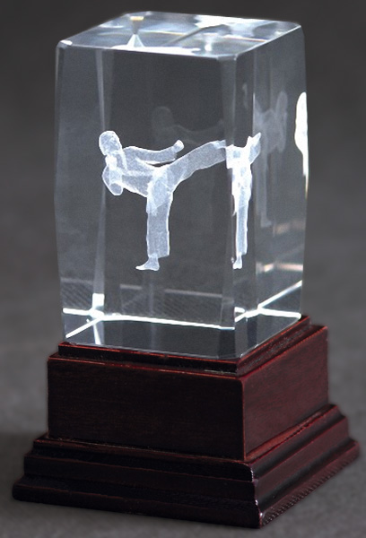  Награда хрустальная Каратэ CAW70120/KAR 70х70х120мм 