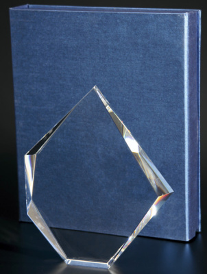 Награда стеклянная (сувенир) C036 195х160мм (30) футляр в комплекте 